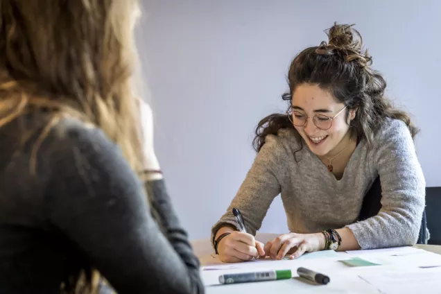 Two students studying. Photo: Kennet Rouna.
