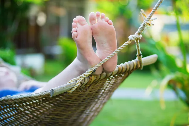 Feets in a hammock. Mostphotos.