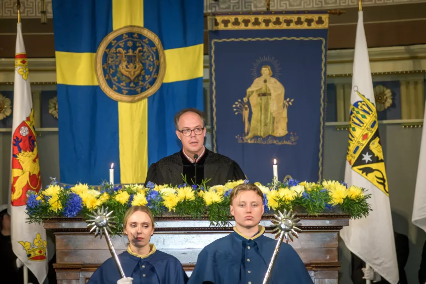 Johan Östling responds to the students' speeches. Foto Kenneth Ruona.